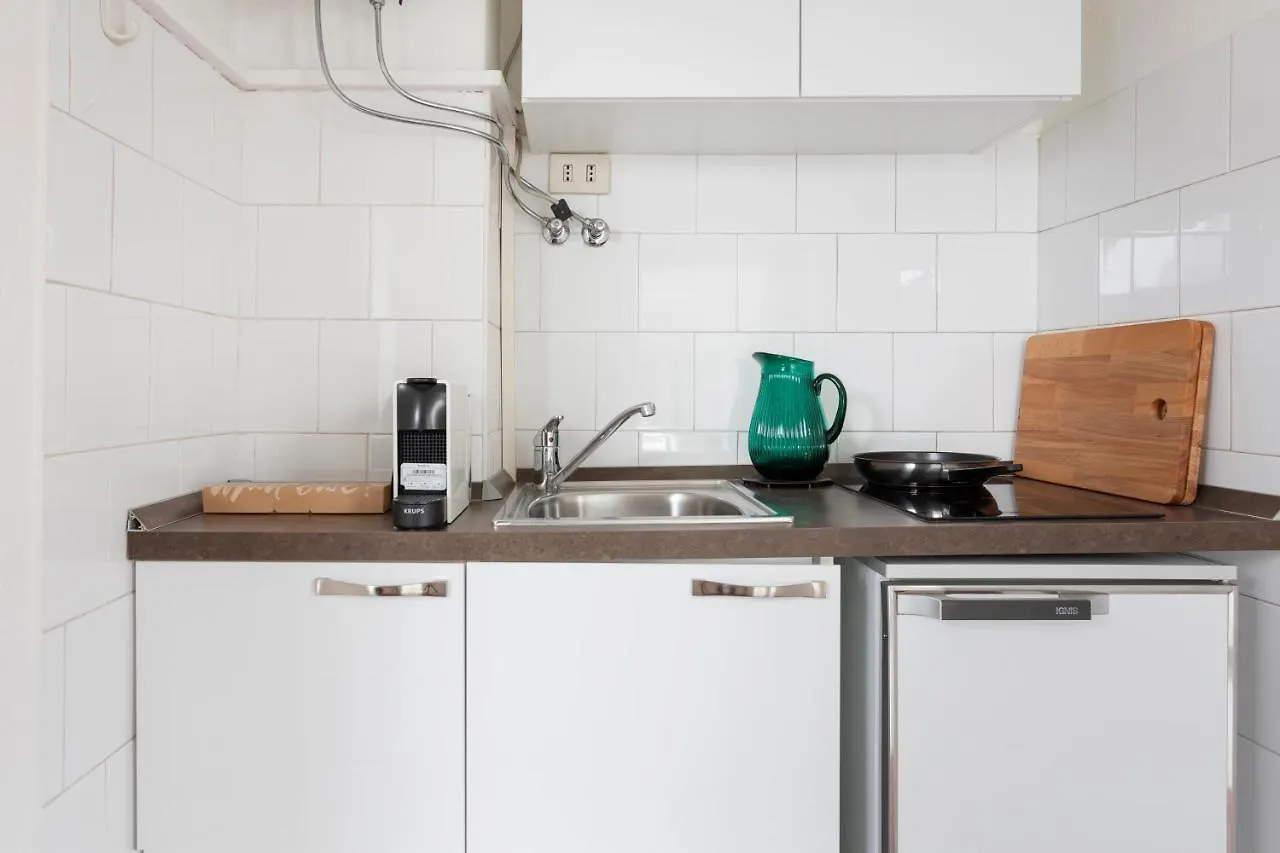 1 Bedroom & 1 Living Room Apt - Duomo 5 Milan 0*,  Italy