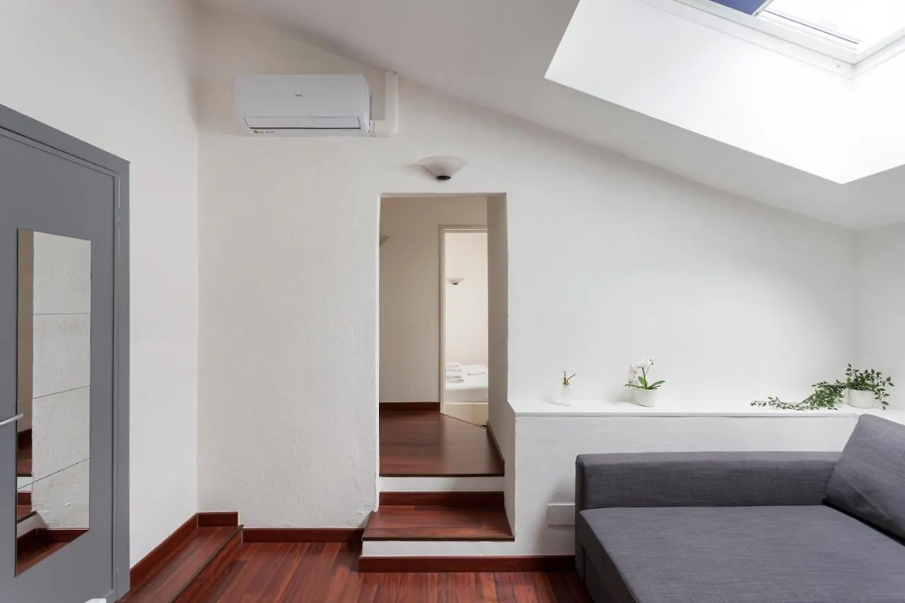 1 Bedroom & 1 Living Room Apt - Duomo 5 Milánó 0*,